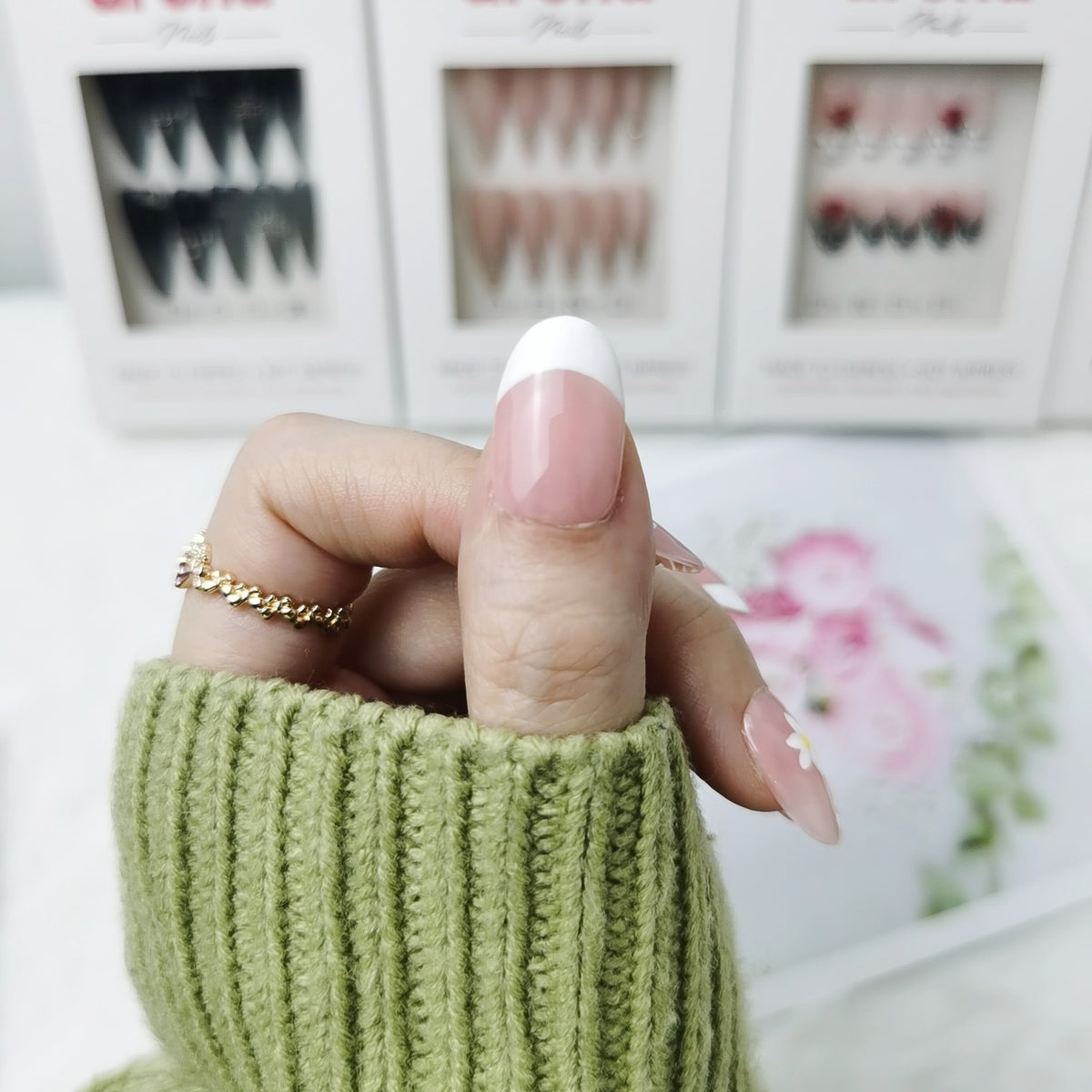 Daisy French Tip Extra Short Oval Press On Nails