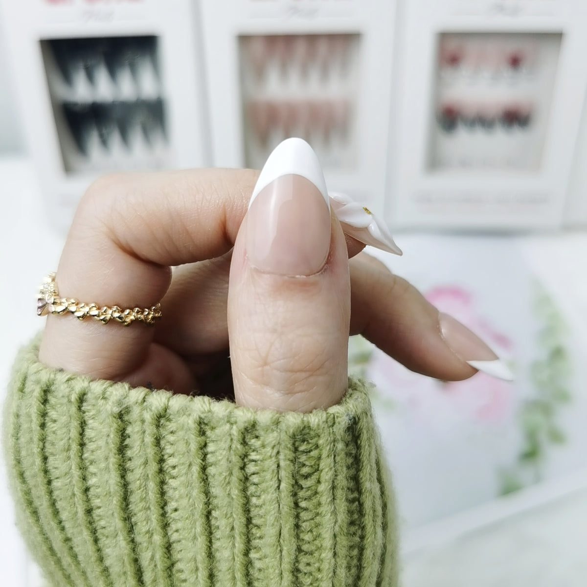 Ivory Bloom Short Almond Press On Nails