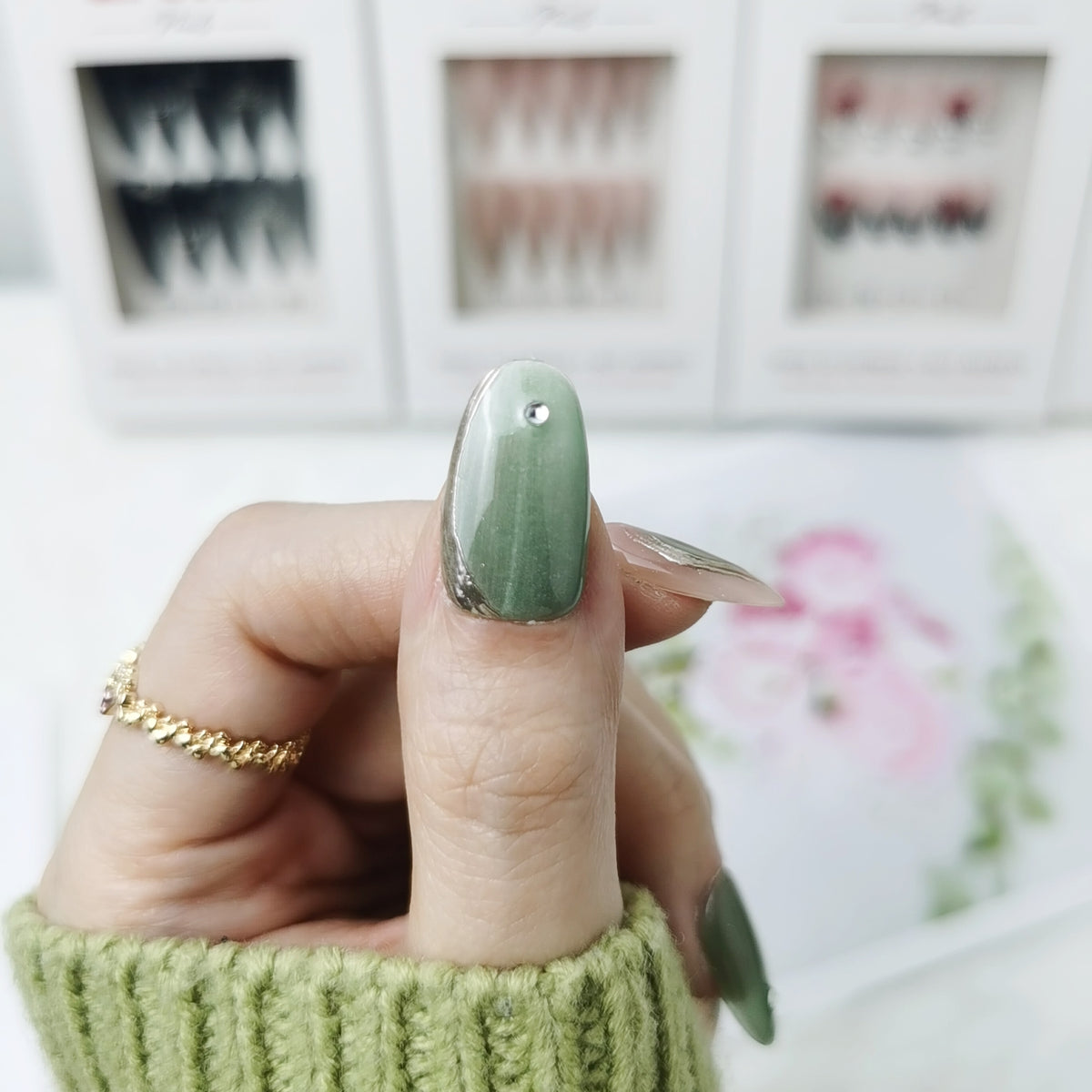 Sage Mirror Oval Press On Nails