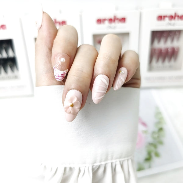 Seashell Kiss Short Almond Press On Nails